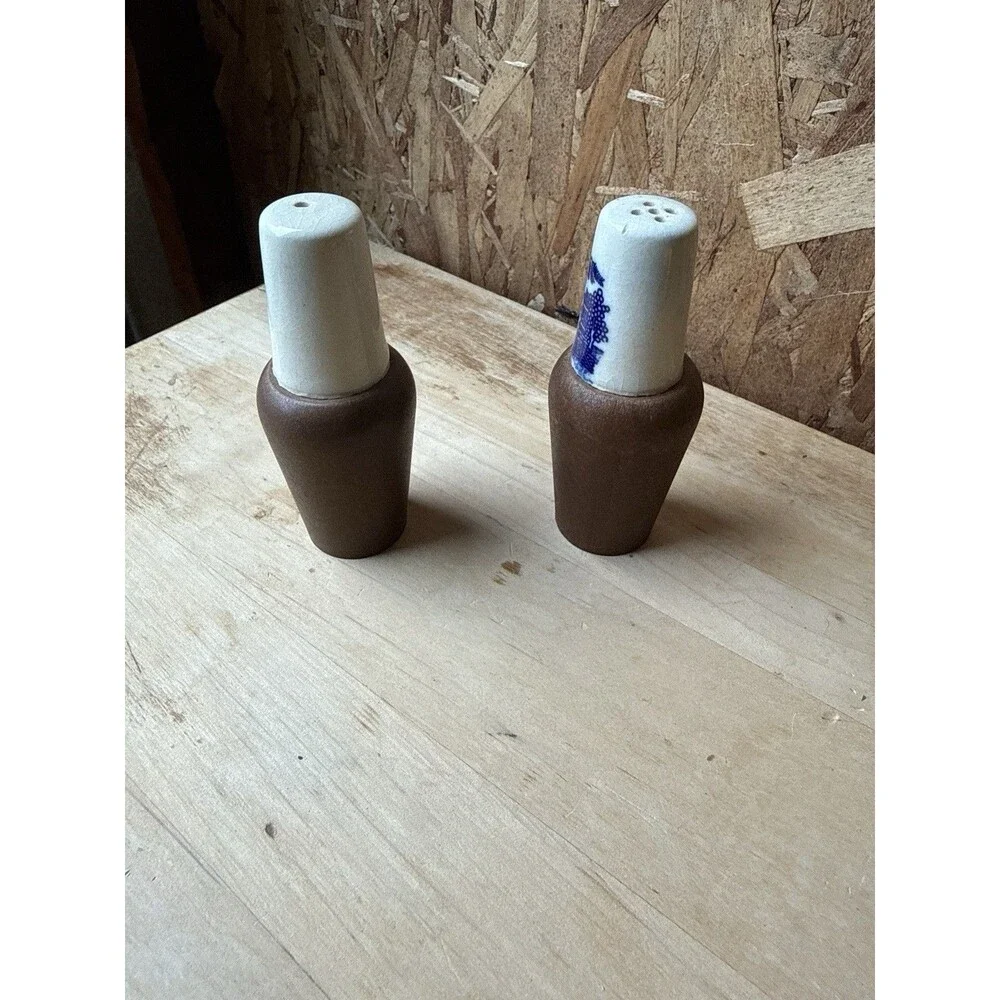 Vintage Mid Century Modern Blue Willow Salt & Pepper Shakers Japan Wood Ceramic